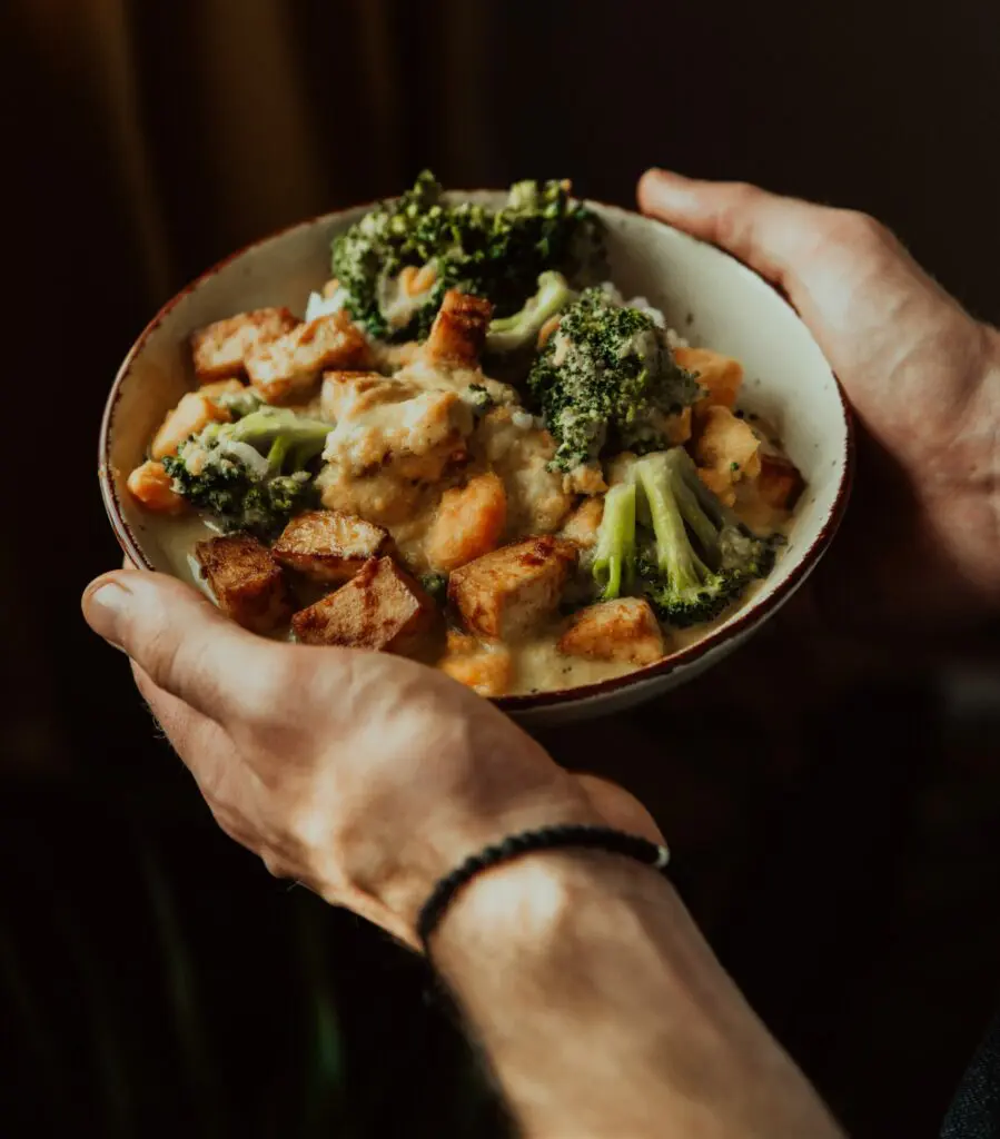 Vegán BBQ kuszkusz tofuval