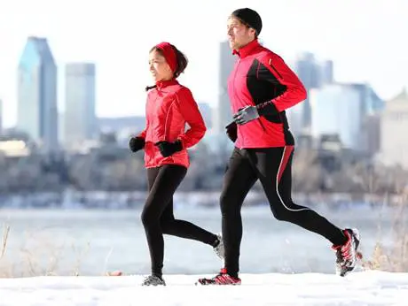 pair_of_runners_in_the_snow_460_20141110162201