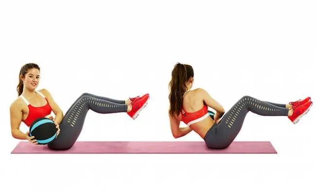 Russian twist - törzsforgatás medicinlabdával Russian twist - törzsforgatás medicinlabdával