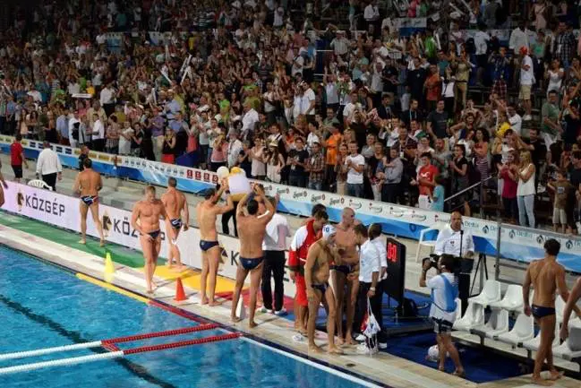 Vízilabda EB, a játékosok megtapsolják a magyar szurkolókat Vízilabda EB, a játékosok megtapsolják a magyar szurkolókat
