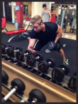 Schönekker László súlyzós edzés