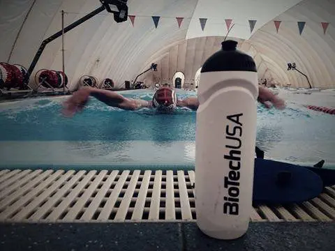 Állóképességi edzés a medencében