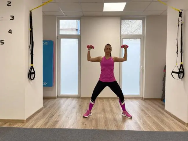 Karizom - tricepsz gyakorlat (“integetőháj” ellen) Karizom - tricepsz gyakorlat (“integetőháj” ellen)