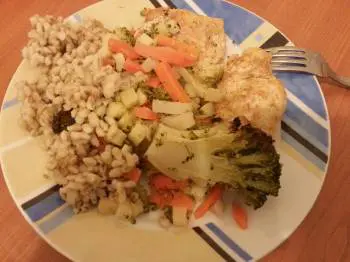 Párolt zöldésgek, csirkemell és bulgur