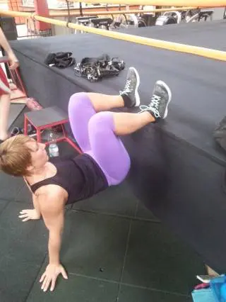 Oroszlán combhajlító gyakorlat helyesen kivitelezve