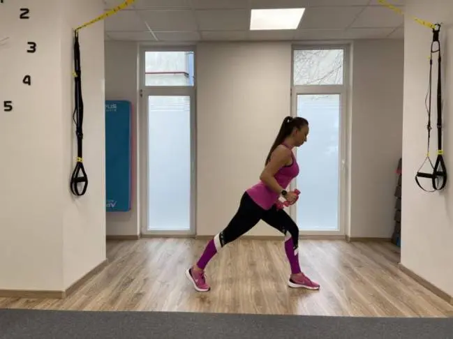 Kismamatornás guggolás - medence billentése Kismamatornás guggolás - medence billentése