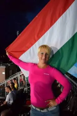 Nagy Dóri a Vízilabda EB-n magyar zászlóval