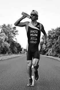 Janota Zoltán futás közben frissít Janota Zoltán futás közben frissít