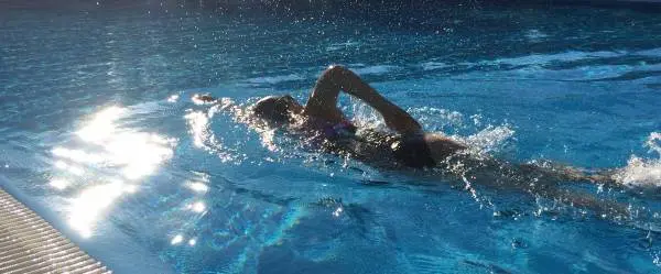 Megfelelő úszótechnikával kivédhetőek a vállsérülések