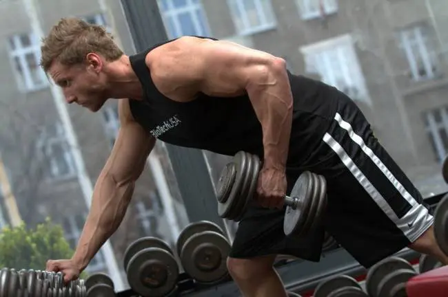 Szabadsúlyos edzés Schőnekker László