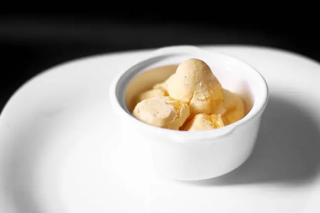 MI TÖRTÉNIK A KAZEINNEL ÉS A TEJSAVÓ FEHÉRJÉVEL A SZERVEZETBEN?