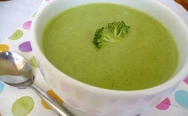 Szezámtejes brokkolikrémleves Szezámtejes brokkolikrémleves