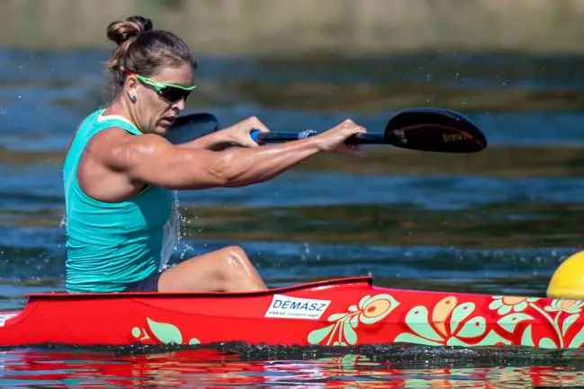 Medveczky Erika világbajnok evezés közben Medveczky Erika világbajnok evezés közben