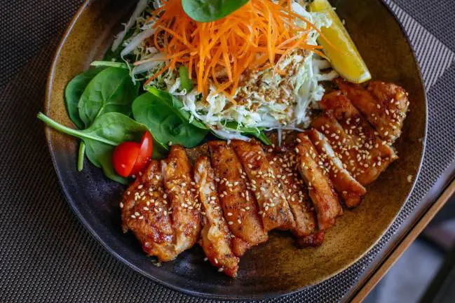 A rendszeres és fehérjedús étkezés a diétás étrend alapja.