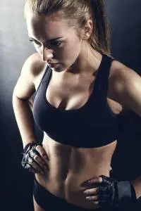 Elszánt nő edzésre készen