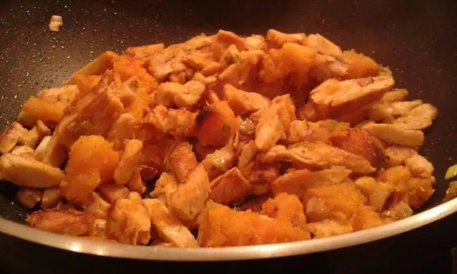 Csirke és sütőtök egytálétel 