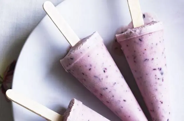 Pálcikás joghurtus-meggy jégkrém Pálcikás joghurtus-meggy jégkrém