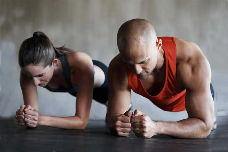 Hogyan segít az erős core a sportmozgásokban?