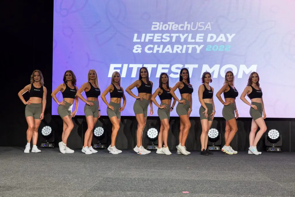 9-a-2022-legfittebb-anyukaja-kategoriaban-is-gyonyoru-holgyek-alltak-a-szinpadra-akik-szeretnenek-gyermekuknek-is-peldat-mutatni