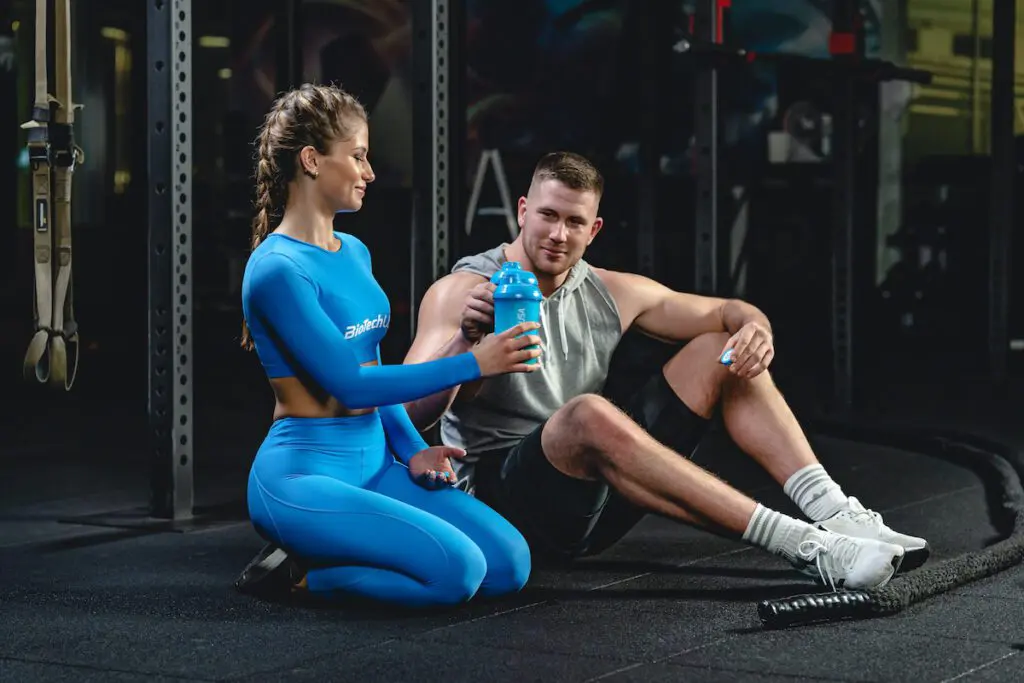 BioTechUSA sportolók shakerből isznak