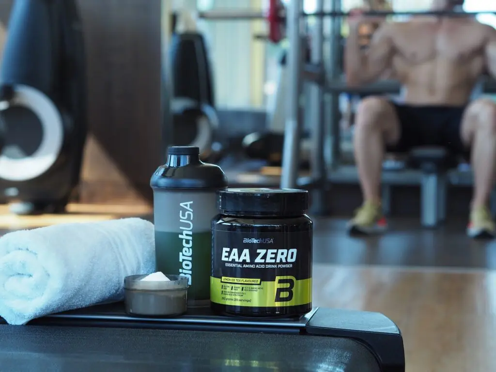 Az EAA nemcsak BCAA-t tartalmaz, hanem az összes esszenciális aminosavat is.