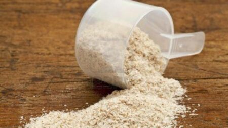 13927264-psyllium-seed-husks-dietary-supplement-source-of-soluble-fiber-measuring-scoop-over-grunge-wood-bac_20140307104926