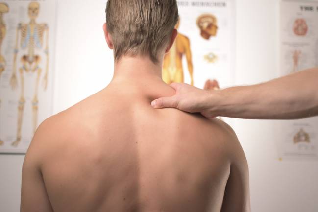 fájdalom a jobb lapocka közelében a gerinc közelében hatékony kenőcsök arthrosisra