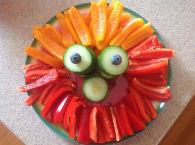 Kreatív zöldség-gyümölcstál gyerekeknek