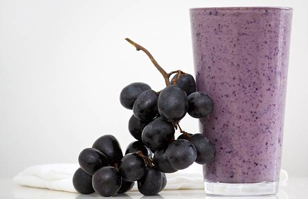 Kékszőlős-áfonyás protein smoothie
