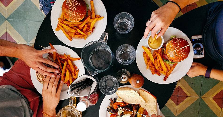 Táplálkozásunk népszerű tévútjai: az esti étkezés dilemmája